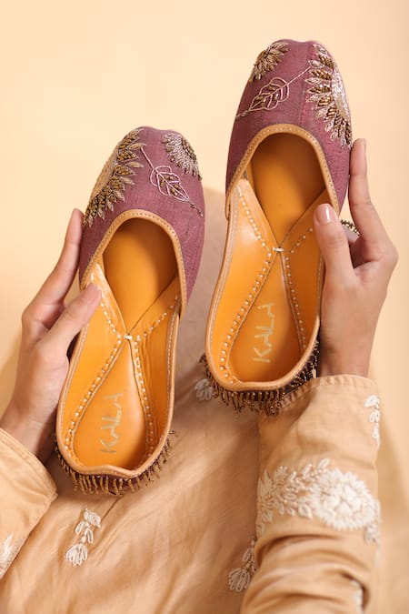 Kala Bahar Zardozi Embroidered Juttis 