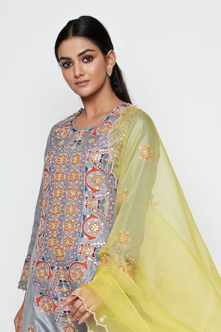 Swati Vijaivargie_Grey Silk Embroidered Kurta Set _Online_at_Aza_Fashions
