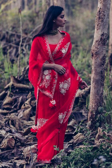 Madzin_Red Saree Organza Blouse Stretch Georgette Scoop Neck With _Online_at_Aza_Fashions