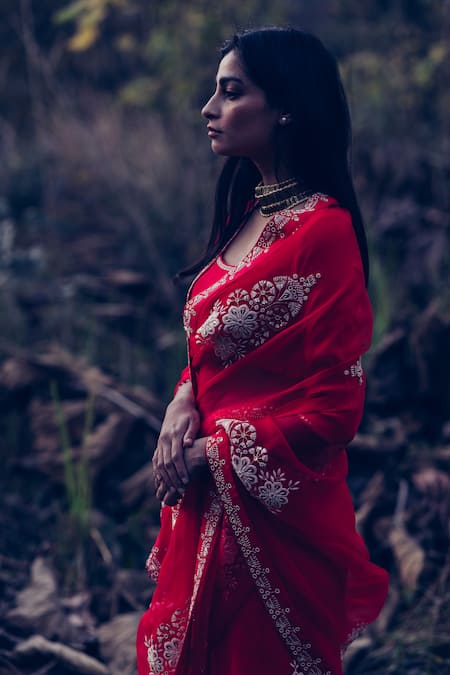 Buy_Madzin_Red Saree Organza Blouse Stretch Georgette Scoop Neck With _Online_at_Aza_Fashions