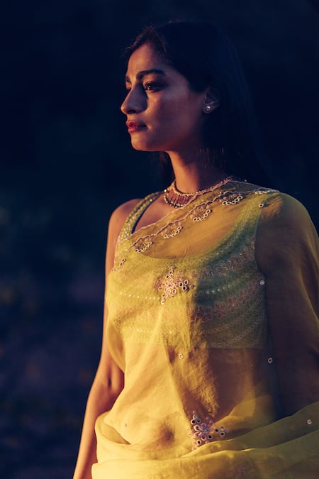 Madzin_Yellow Saree Silk Chiffon Scoop Neck Organza With Blouse _Online_at_Aza_Fashions