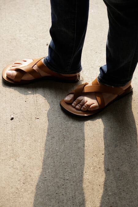 Buy Brown Handmade Dino Toe loop Sandals For Men by Sandalwali