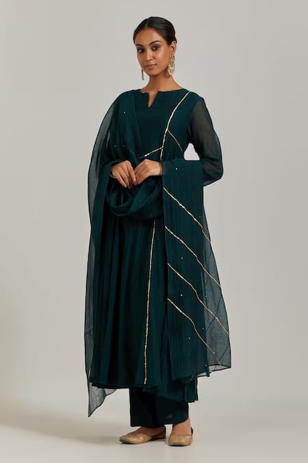 Ikshita Choudhary Green Chanderi Embroidered Chita Notched Panelled Kurta Pant Set