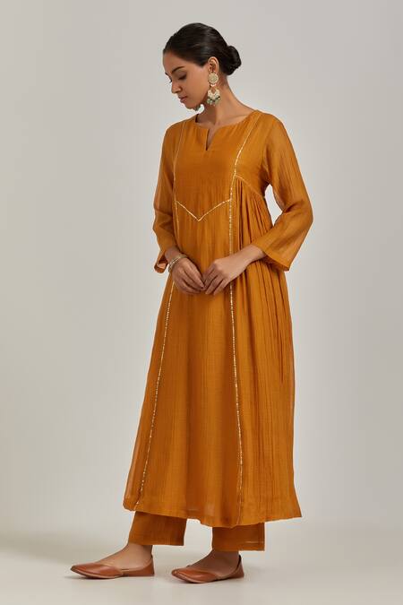 Ikshita Choudhary Yellow Chanderi Embroidered Chita Notched Panelled Kurta Pant Set Online at Aza Fashions Ikshita Choudhary_Yellow Chanderi Embroidered Chita Notched Panelled Kurta Pant Set_Online_at_Aza_Fashions