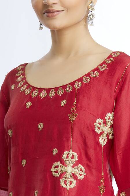 Sozenkari Maroon Organza, , Muslin Boat Embroidered Kurta Set at Aza Fashions Sozenkari_Maroon Organza, , Muslin Boat Embroidered Kurta Set _at_Aza_Fashions
