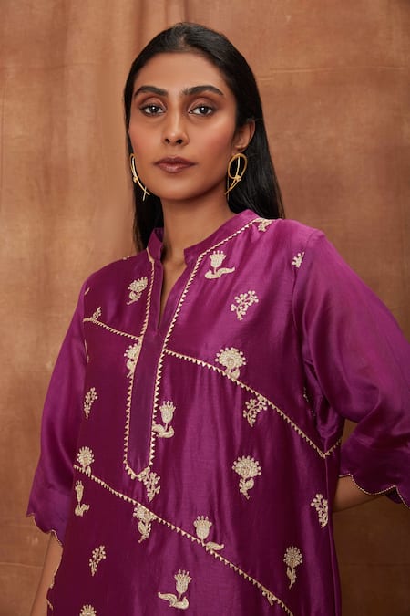 Jajobaa Purple Maheshwari Silk Embroidered Silver Gold Zari Work Kurta And Dhoti Pant Set at Aza Fashions Jajobaa_Purple Maheshwari Silk Embroidered Silver Gold Zari Work Kurta And Dhoti Pant Set_at_Aza_Fashions