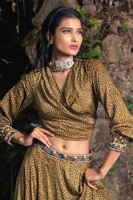 Nitara Dhanraj Label_Yellow Silk Geometric Motifs V Neck Printed Lehenga And Blouse Set _Online_at_Aza_Fashions