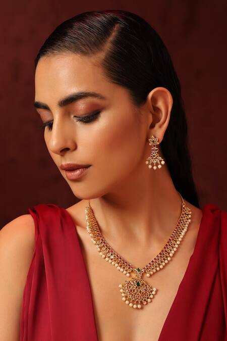 Shop_Swabhimann_Green Kundan And Pearl Embellished Pendant Necklace Set_Online_at_Aza_Fashions