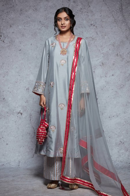 Ajiesh Oberoi Embroidered Kurta Set 