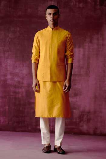 Pouli Pret Floral Embroidered Bundi 