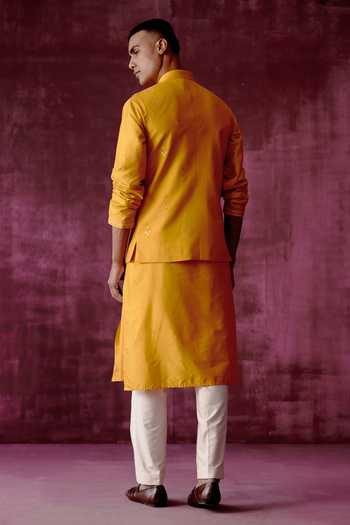 Pouli Pret Floral Embroidered Bundi 