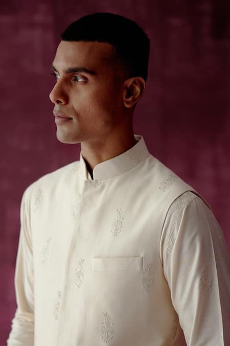 Shop_Pouli Pret_Off White Cotton Silk, Lining Satin Thread, Matte Floral Embroidered Bundi _Online_at_Aza_Fashions