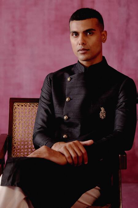 Pouli Pret_Black 100% Handwoven Raw Silk, Lining Satin Bundi _Online_at_Aza_Fashions