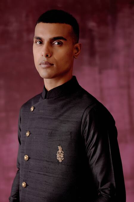 Buy_Pouli Pret_Black 100% Handwoven Raw Silk, Lining Satin Bundi _Online_at_Aza_Fashions