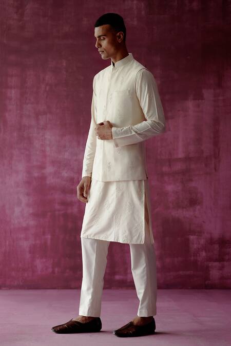 Pouli Pret_Off White Cotton Silk, Lining Satin Thread, Matte Floral Embroidered Bundi _Online_at_Aza_Fashions