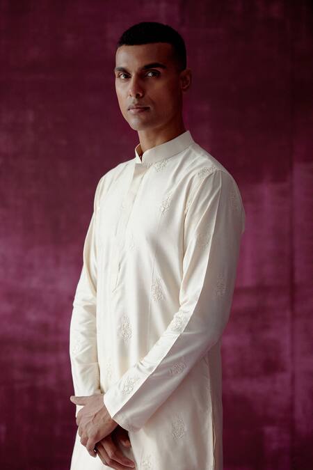 Pouli Pret_Off White Silk, Lining Thread, Matte Floral Embroidered Kurta _Online_at_Aza_Fashions