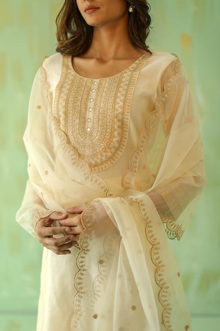 Buy_Pouli Pret_Off White Organza, Chanderi, Lining Cotton Mirror, Sequin, Zari Kurta Pant Set _Online_at_Aza_Fashions