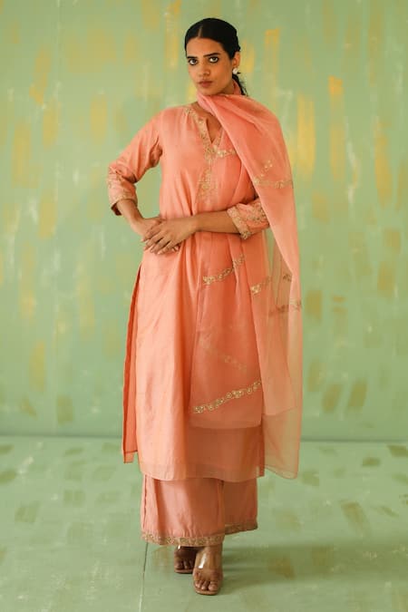 Pouli Pret Pink Organza, Chanderi, Lining Cotton Mirror, Embroidered Kurta Pant Set Online at Aza Fashions Pouli Pret_Pink Organza, Chanderi, Lining Cotton Mirror, Embroidered Kurta Pant Set _Online_at_Aza_Fashions