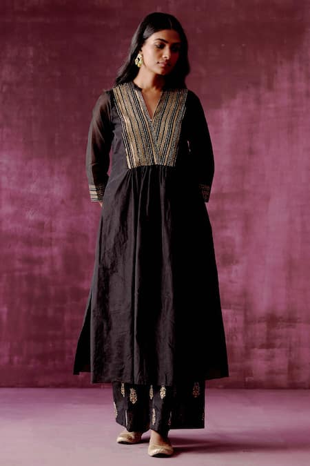Pouli Pret_Black Organza, Chanderi, Lining Cotton Hand Mandarin Collar Kurta Pant Set _Online_at_Aza_Fashions