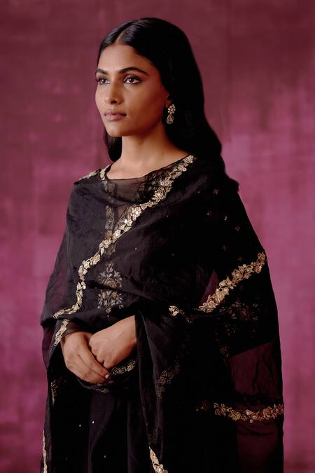 Pouli Pret_Black Organza, Chanderi, Lining Cotton Mirror, Embroidered Kurta Pant Set _at_Aza_Fashions