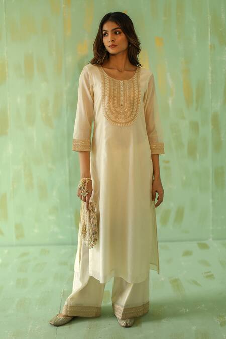 Pouli Pret_Off White Organza, Chanderi, Lining Cotton Mirror, Sequin, Zari Kurta Pant Set _Online_at_Aza_Fashions