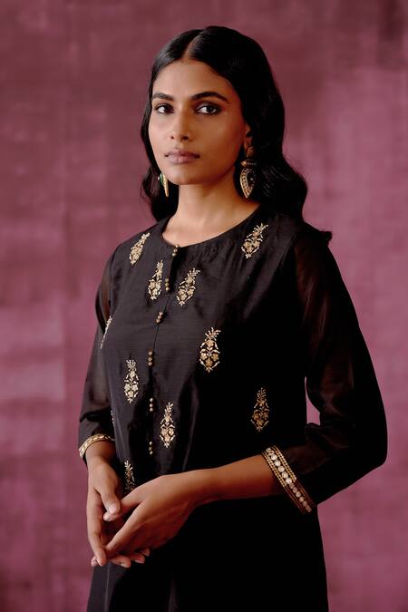 Pouli Pret Black , Chanderi, Lining Mughal Embroidered Kurta And Dhoti Pant Set Online at Aza Fashions Pouli Pret_Black , Chanderi, Lining Mughal Embroidered Kurta And Dhoti Pant Set _Online_at_Aza_Fashions