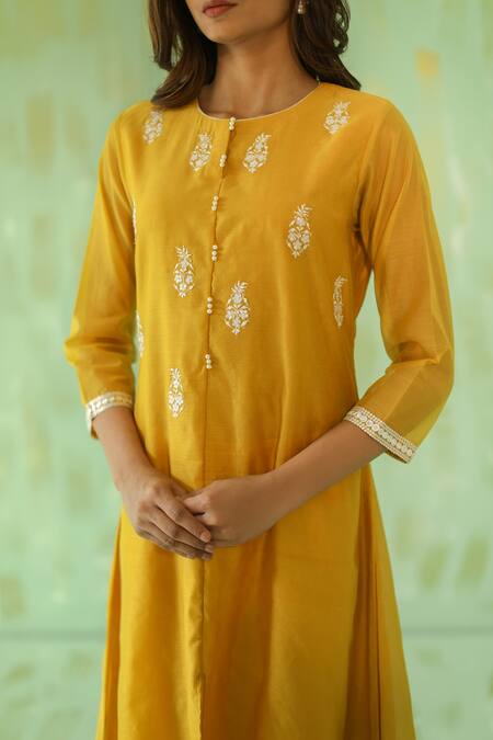 Buy Pouli Pret Yellow , Chanderi, Lining Embroidered Kurta And Dhoti Pant Set Online at Aza Fashions Buy_Pouli Pret_Yellow , Chanderi, Lining Embroidered Kurta And Dhoti Pant Set _Online_at_Aza_Fashions