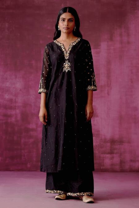 Pouli Pret_Black Organza, Chanderi, Lining Cotton Mirror, Embroidered Kurta Pant Set _Online_at_Aza_Fashions
