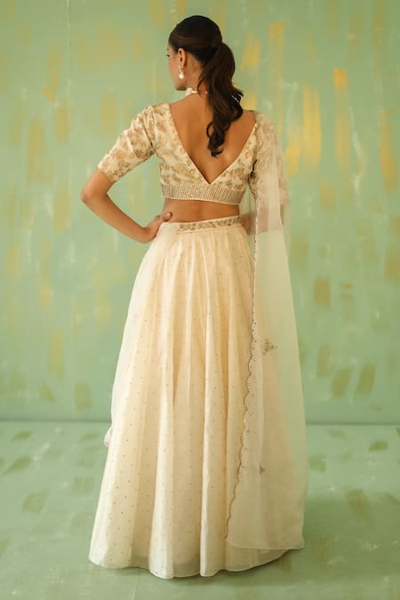 Shop_Pouli Pret_White Organza, Chanderi, Lining Shantoon Floral, Sequin Embroidered Lehenga Set _at_Aza_Fashions