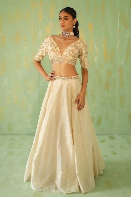 Pouli Pret_White Organza, Chanderi, Lining Shantoon Floral, Sequin Embroidered Lehenga Set _Online_at_Aza_Fashions
