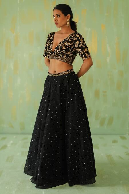 Pouli Pret_Black Organza, Chanderi, Lining Shantoon Floral, Sequin Embroidered Lehenga Set _Online_at_Aza_Fashions