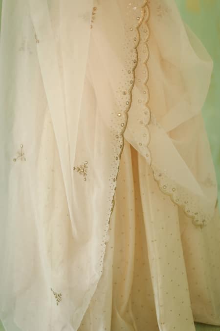Buy_Pouli Pret_White Organza, Chanderi, Lining Shantoon Floral, Sequin Embroidered Lehenga Set _Online_at_Aza_Fashions