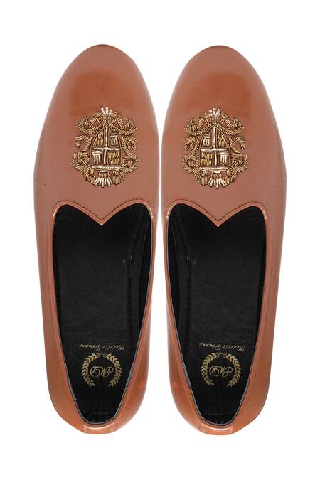 Domani Beige Handcrafted Embroidered Juttis Online at Aza Fashions Domani_Beige Handcrafted Embroidered Juttis _Online_at_Aza_Fashions