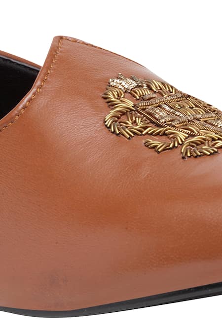 Domani_Beige Handcrafted Embroidered Juttis _at_Aza_Fashions