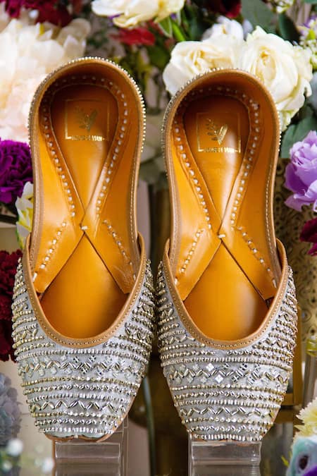 House Of Vian Tara Velvet Juttis 
