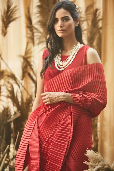 Tasuvure Indes Red Rich Pleated Fabric Saree Gown Online at Aza Fashions Tasuvure Indes_Red Rich Pleated Fabric Saree Gown _Online_at_Aza_Fashions