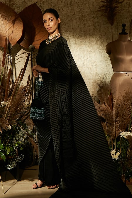 Tasuvure Indes Black Rich Pleated Fabric Saree Gown Online at Aza Fashions Tasuvure Indes_Black Rich Pleated Fabric Saree Gown _Online_at_Aza_Fashions