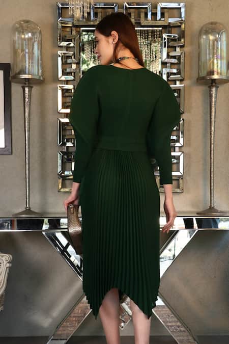 Shop Tasuvure Green Pleated Polyester, Lining Shantoon Round Fanny Flared Cinched Dress at Aza Fashions Shop_Tasuvure_Green Pleated Polyester, Lining Shantoon Round Fanny Flared Cinched Dress _at_Aza_Fashions