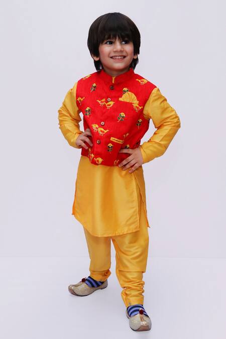 Buy Tutus By Tutu Red Silk, Crepe Embroidery Bundi And Kurta Set at Aza Fashions Buy_Tutus By Tutu_Red Silk, Crepe Embroidery Bundi And Kurta Set_at_Aza_Fashions