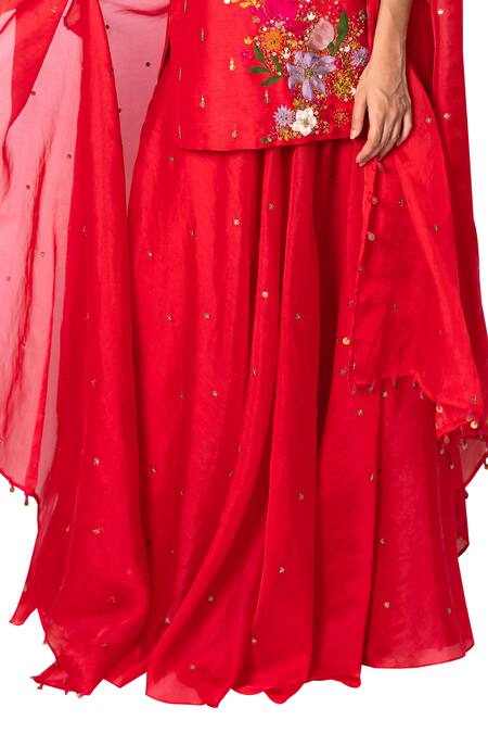 Buy_Taavare_Red Raw Silk, Organza Scoop Neck Embroidered Kurta Set_Online_at_Aza_Fashions
