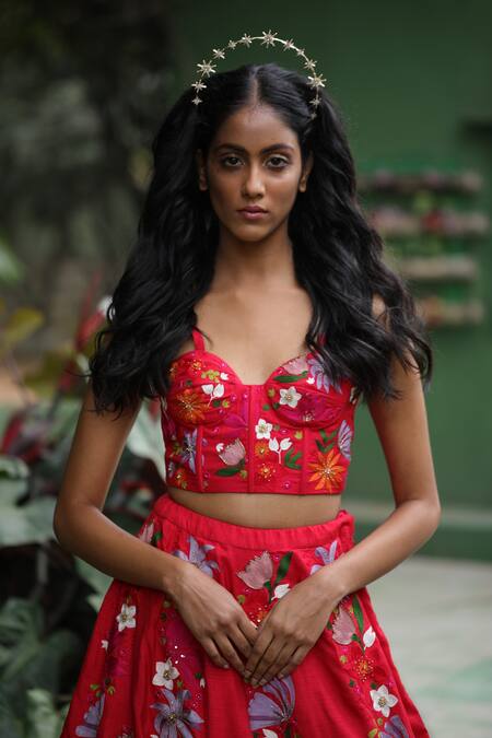 Shop_Taavare_Red Raw Silk, Organza Wildflower V Neck Embroidered Bridal Lehenga Set_Online_at_Aza_Fashions