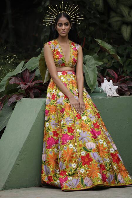 Taavare_Green Raw Silk, Tulle Wildflower Plunge V Neck Embroidered Bridal Lehenga Set_Online_at_Aza_Fashions