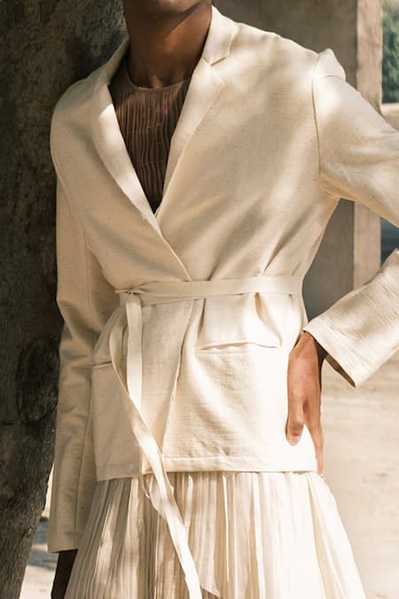 Buy_Urvashi Kaur_Off White Handloom Cotton Sabi Handspun Jacket _Online_at_Aza_Fashions