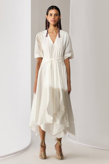 Twinkle Hanspal_White Cotton Poplin Solid V Neck Front Tie Up Dress _Online_at_Aza_Fashions