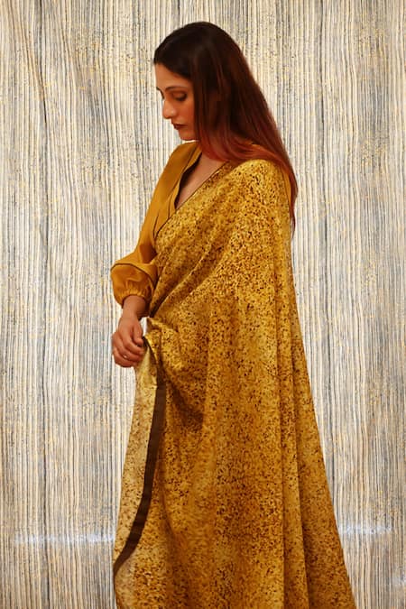 Til_Yellow Silk Chanderi Reef Pattern V Neck Printed Saree With Blouse_Online_at_Aza_Fashions
