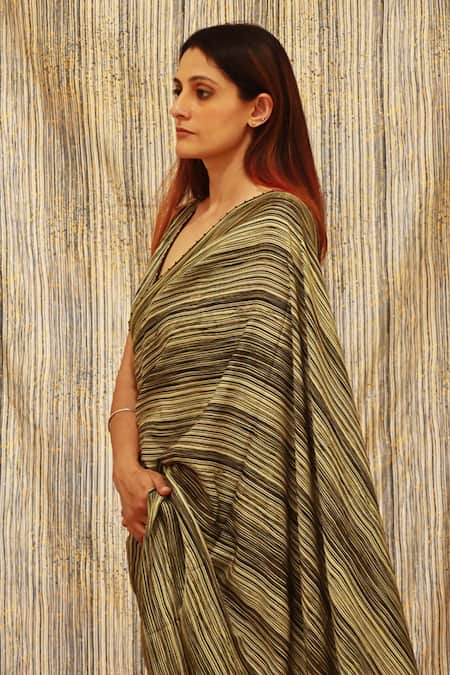 Shop_Til_Green Cotton Silk Satin Striped Plunge V Neck Print Saree With Blouse _at_Aza_Fashions