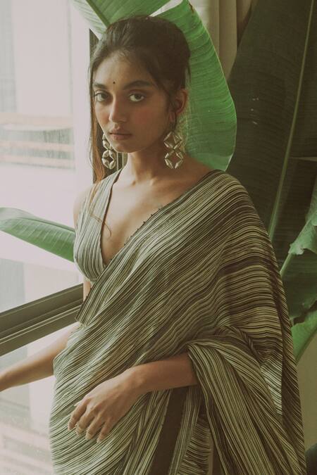 Til_Green Cotton Silk Satin Striped Plunge V Neck Print Saree With Blouse _Online_at_Aza_Fashions