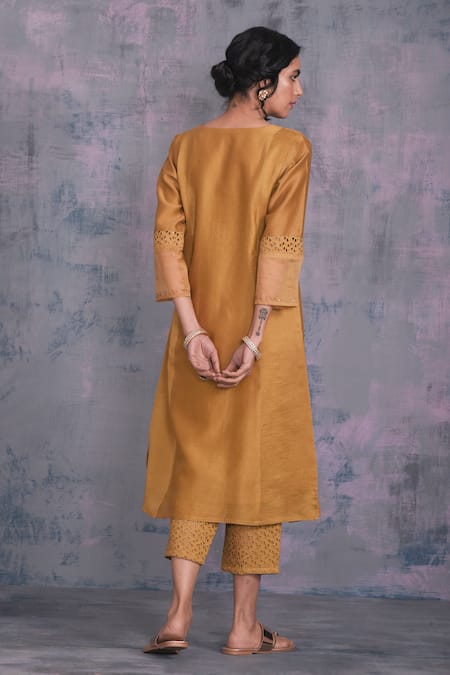 Charkhee Chanderi Kurta Set 
