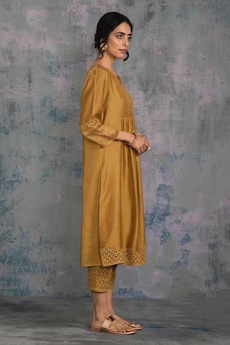 Charkhee_Gold Kurta Chanderi And Cotton Pant Cotton Dupatta Organza Notched Set _Online_at_Aza_Fashions