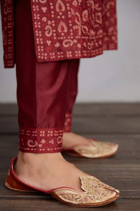 Torani_Red Handwoven Chanderi And Cotton Voile V Neck Sanobar Sahiba Kurta & Pant Set _Online_at_Aza_Fashions